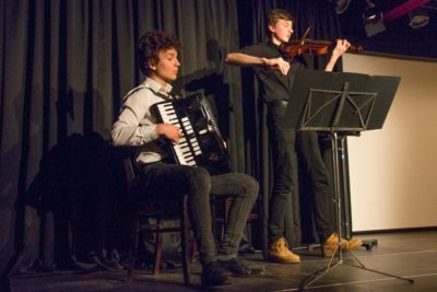 Virtuos an Akkordeon und Geige: Luis Henking und Tobias Thaller.