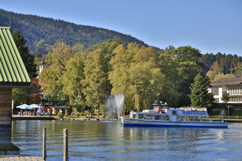 Schiffsanlegestelle Seepromenade Bad Wiessee