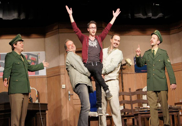 Gelungene Gesangseinlage Felix Thörl, Andreas Kern, Felix Holzapfel, Flo Bauer, Tobi Bubanj - Tegernseer Volkstheater
