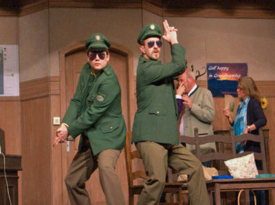 Jungpolizisten, gespielt von Felix Thörl und Tobi Bubanj