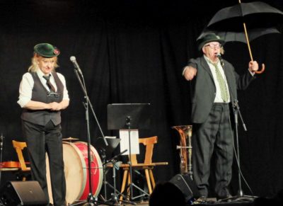 Johanna Bittenbinder und Andreas Koll sind sich nicht einig: Wird’s nun „Schee“ oder wird es ein „Schmarrn“?