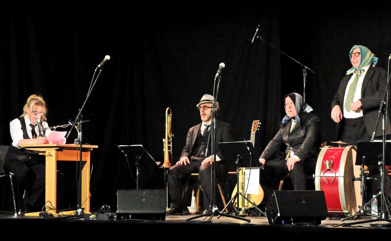 Fünferl: Johanna Bittenbinder, Sebi Tramontana, Heinz Josef Braun, Andreas Koll. 