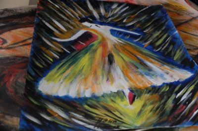 Der junge Geflüchtete sieht die Tänzerin so: Sie wächst über sich hinaus im Tanz