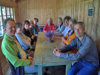 Teilnehmer des Spurwechselweges am Boahof in Holz