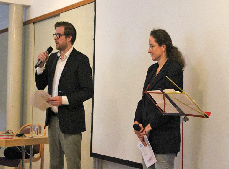 Sebastian Snela und Susanne Ambros begrüßen die Teilnehmer