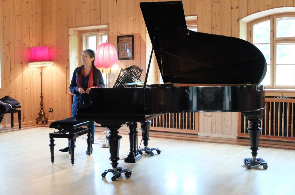 Masako Ohta bringt den Bechstein Flügel zu außergewöhnlichen Klängen