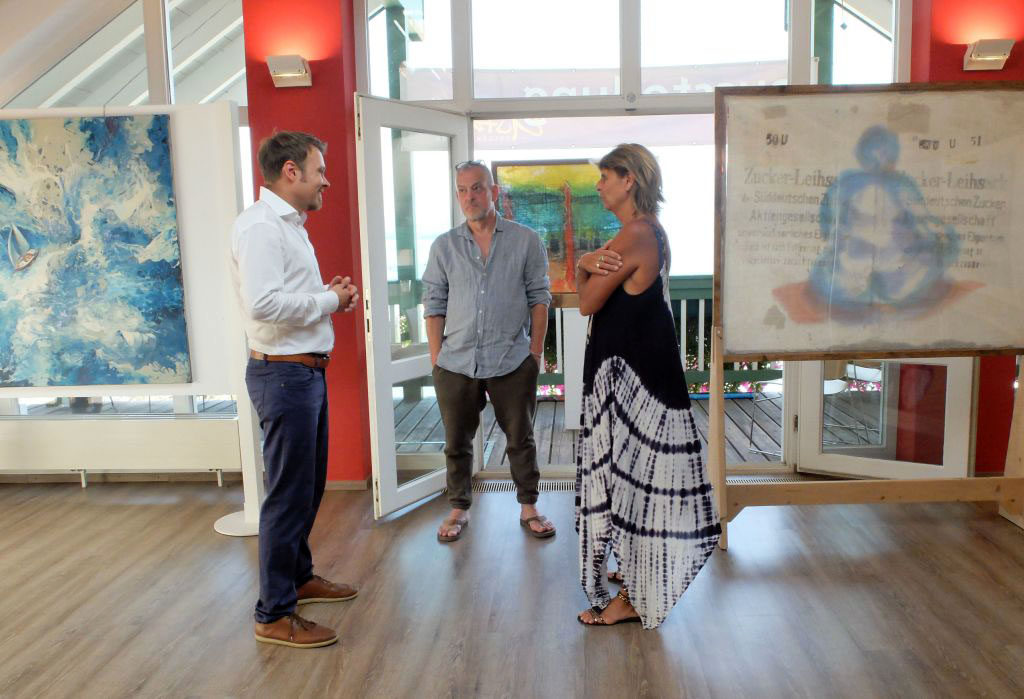 Kunst am Chiemsee - Alexander Walter, Magdalena Nothaft, Jürgen Welker (v.l.) in einer Gemeinschaftsausstellung am Chiemsee