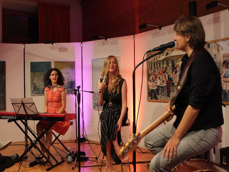 Langer Abend der Kunst in Bayrischzell mit dem Trio „Die drei Damen“.