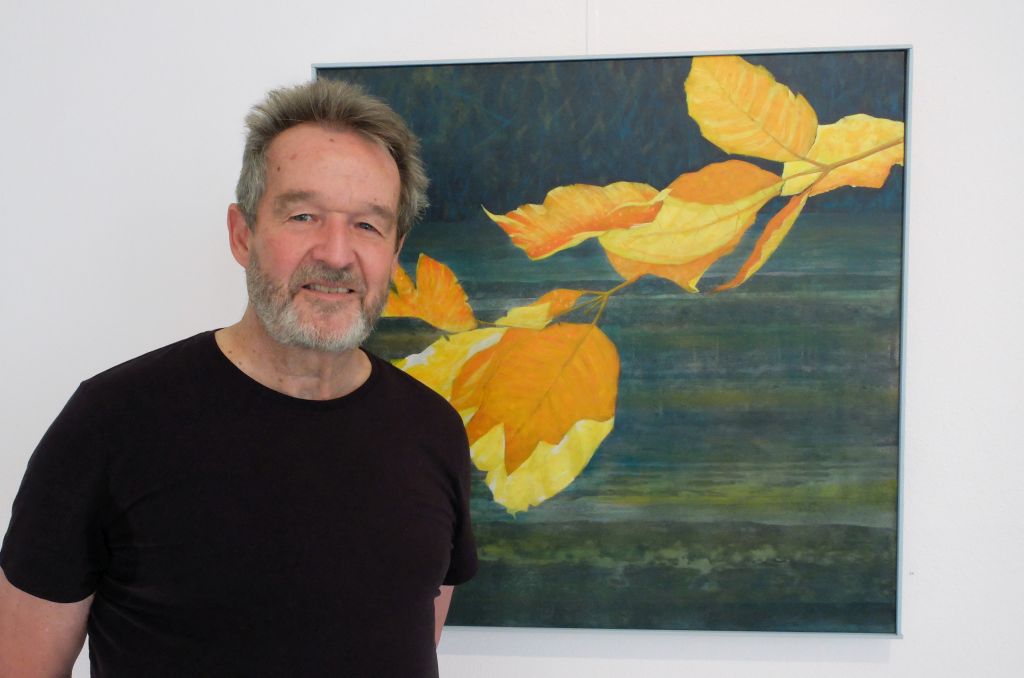 Kunst Valley: Der Valleyer Maler Reinhold Schmid vor seinem Bild „Mangfallherbst“