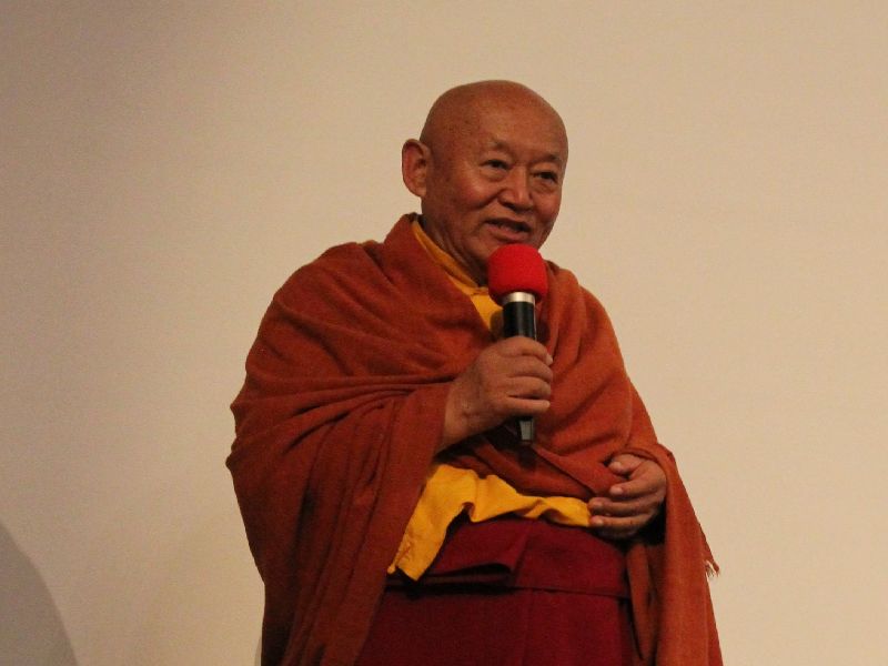SH Drikung Kyabgun Chetsang als Ehrengast im Waitzinger Keller