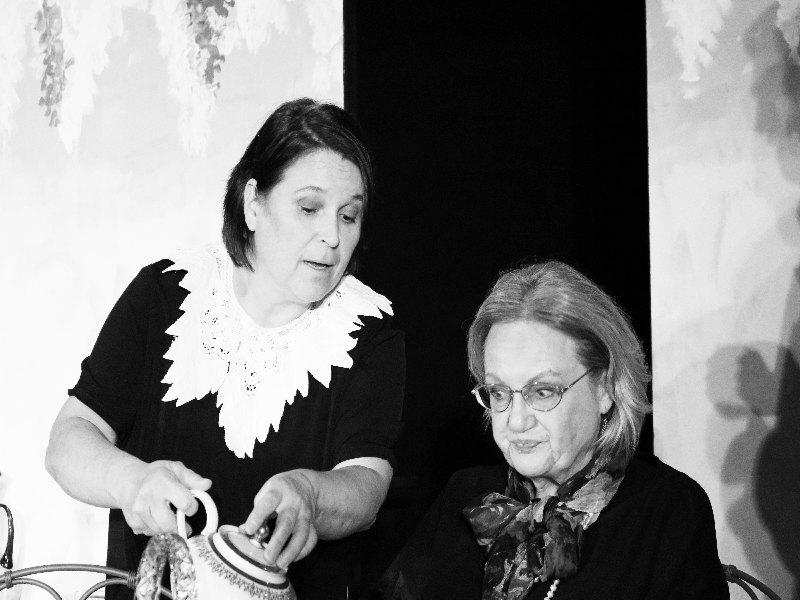 Barbara von Miller und Monika Greindl sorgen für anhaltendes Lachen