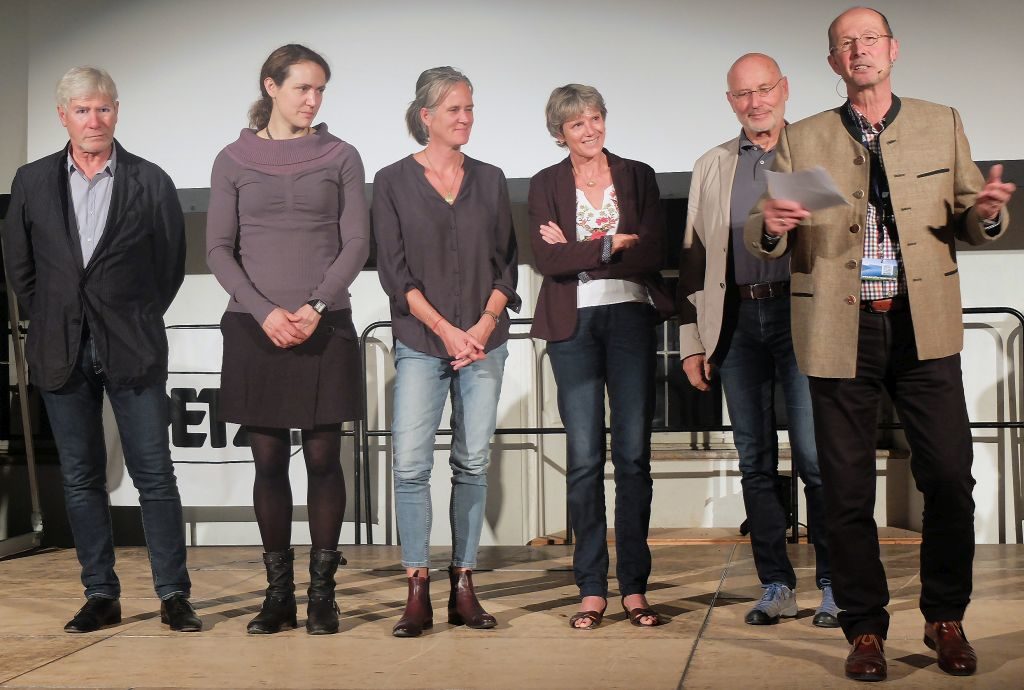 Bergfilm Festival Tegernsee - Festivalleiter Michael Pause bedankt sich bei der Jury: Sebastian Marseiler, Carla Braun-Elwert, Susan Gluth, Christine Kopp, Dr. Michael Bilic.