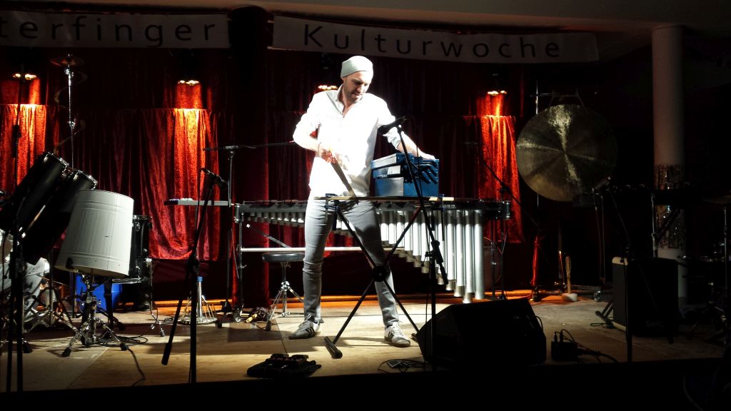 Selbst Sägen und Werkzeugkästen kommen hier zum Einsatz