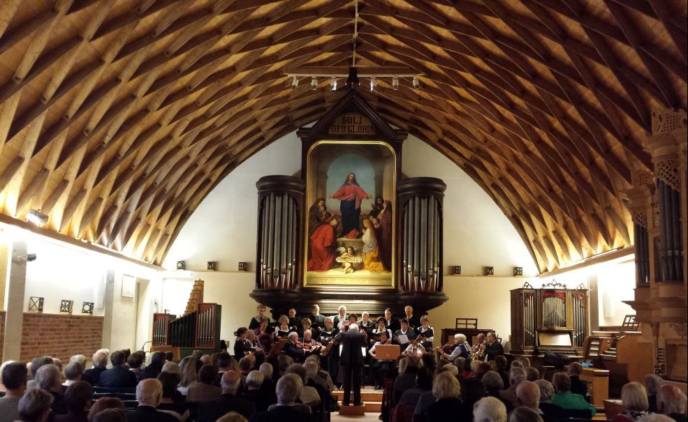 Die besondere Konstruktion der Zollinger Halle bewirkt eine grandiose Akustik