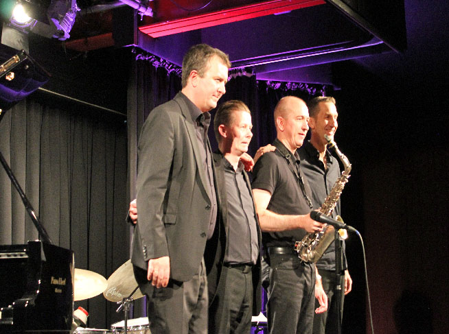 Echoes of Swing am Ende nach der zweiten, fulminanten Zugabe - Echoes of Swing Konzert