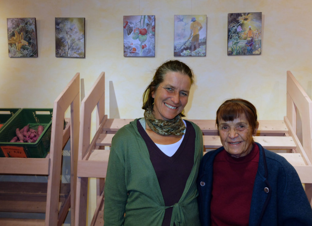 Biogärtnerin Eva und Künstlerin Hilge Dennewitz 