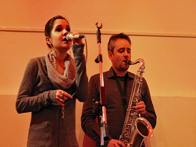 Julia Schroeter und Matthias Huber beim Konzert von Swing it UP in Valley