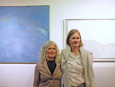 Kunst in Bayrischzell - Barbara Nedbal (Malerei) und Katrin Hering (Papier) v.l.