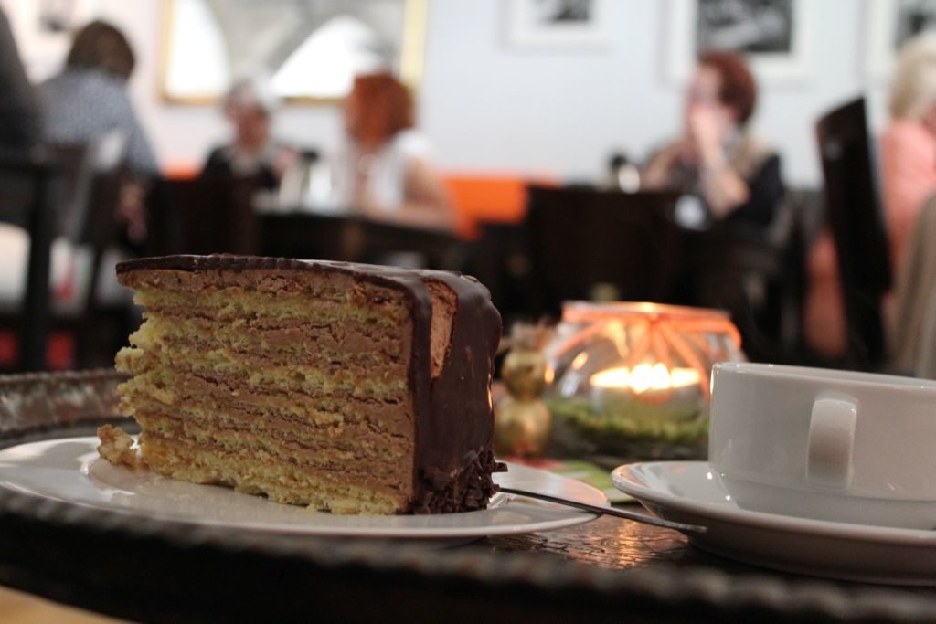 Unschlagbare Kombination von Kaffee, Kuchen und Kultur.