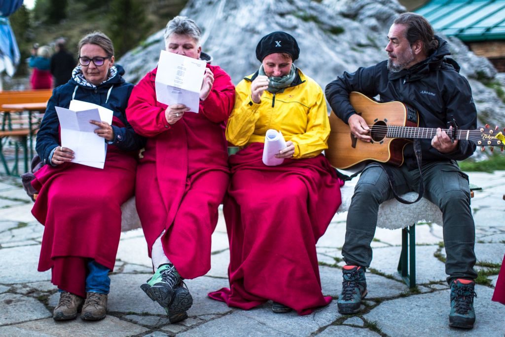 Jodeln lernen im Oberbayern - auf der Stie Alm in der Abenddämmerung