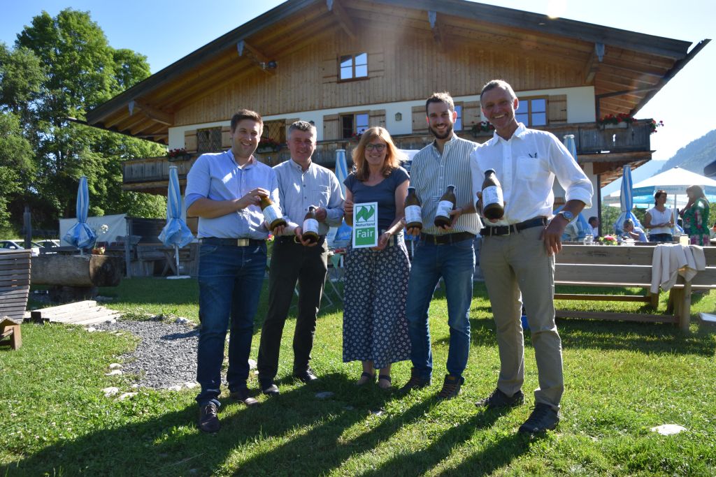 Naturkäserei präsentiert die neue BIO Milch in der Mehrweg Glasflasche