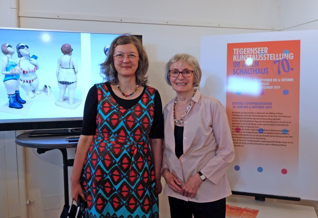Organisatorin der Vorschau (Hilo Fuchs, li.) und Eva Knevels, Leiterin der Kunstausstellung (re.)