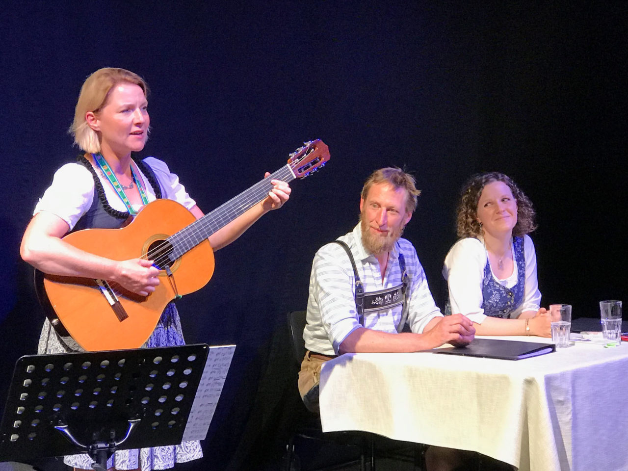 Das stimmige Trio Katrin Stadler, Silvester und Veronika Leo liest Sagen vom Tegernsee