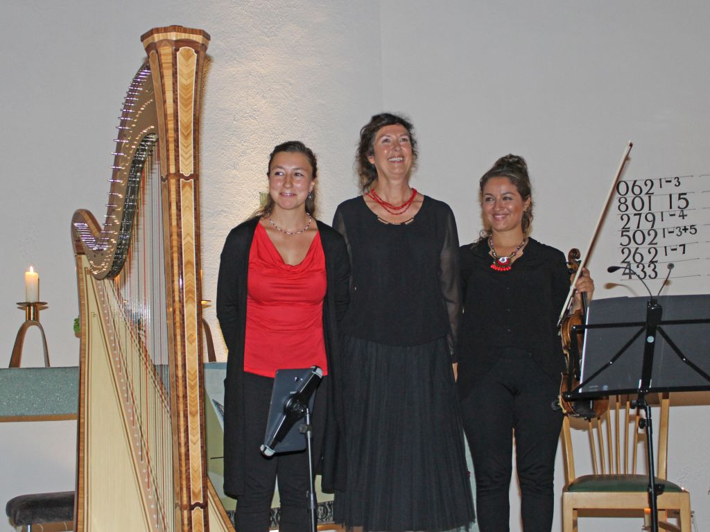 Standing Ovations für Christine Horter, Uschi Bommer und Larisa Bacher in der Christuskirche Schliersee