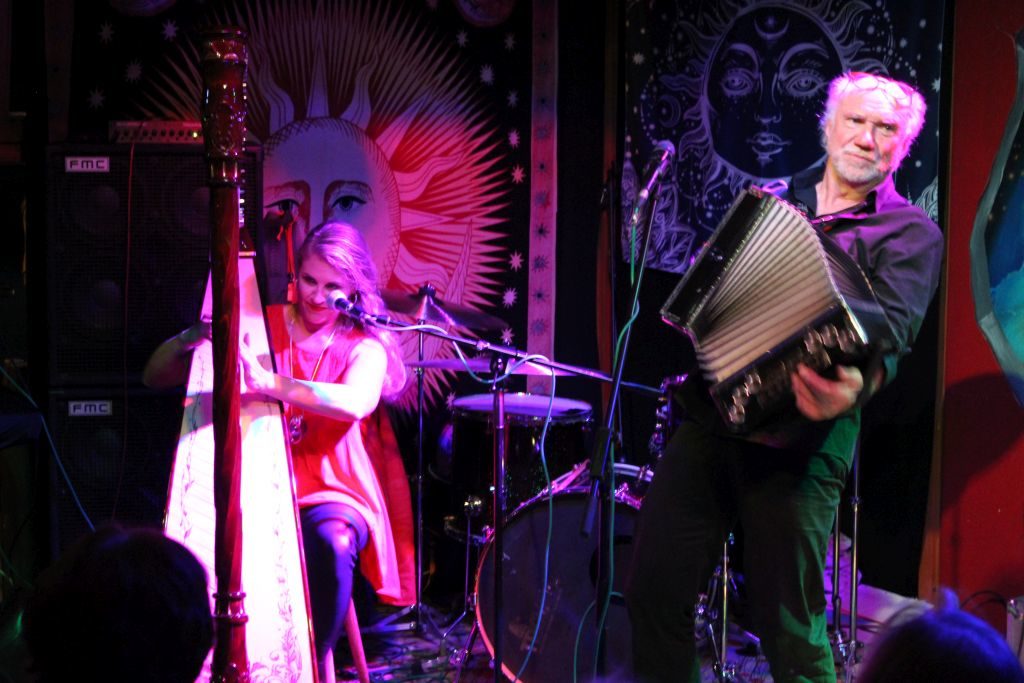 Unverschämte Wirtshausmusik: Bühnenprofis Geli Huber und Otto Göttler beim Doppelkonzert in Weyarn
