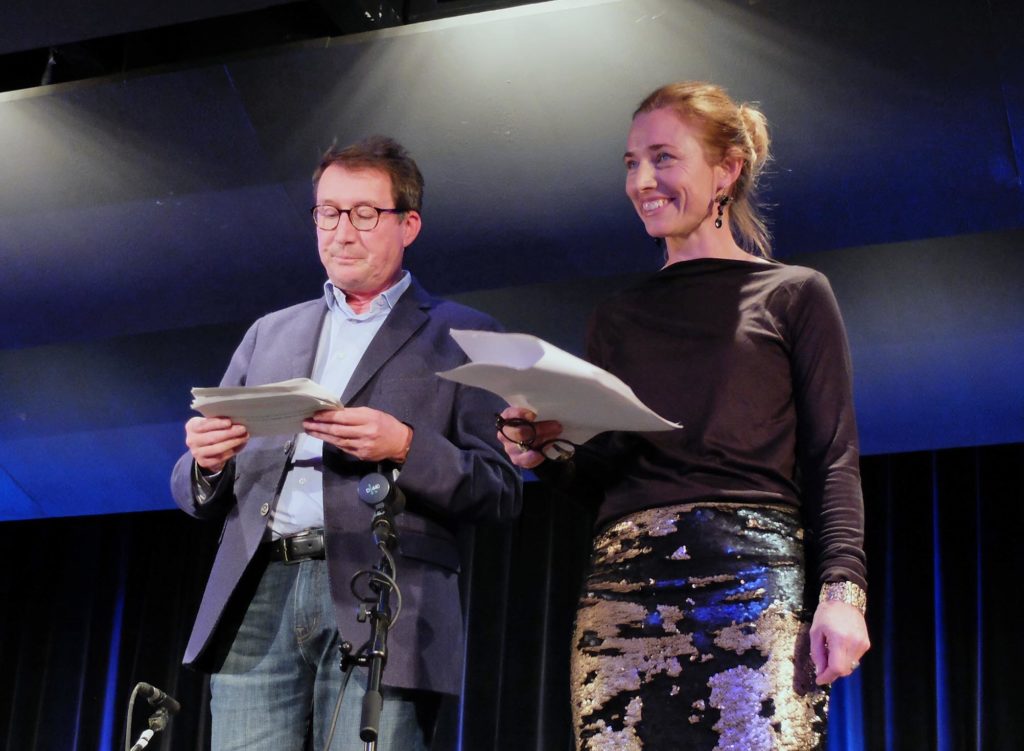 Georg Hoess und Barbara Winkler moderieren sehr charmant den Abend mit allerhand Anekdoten. Foto: IW