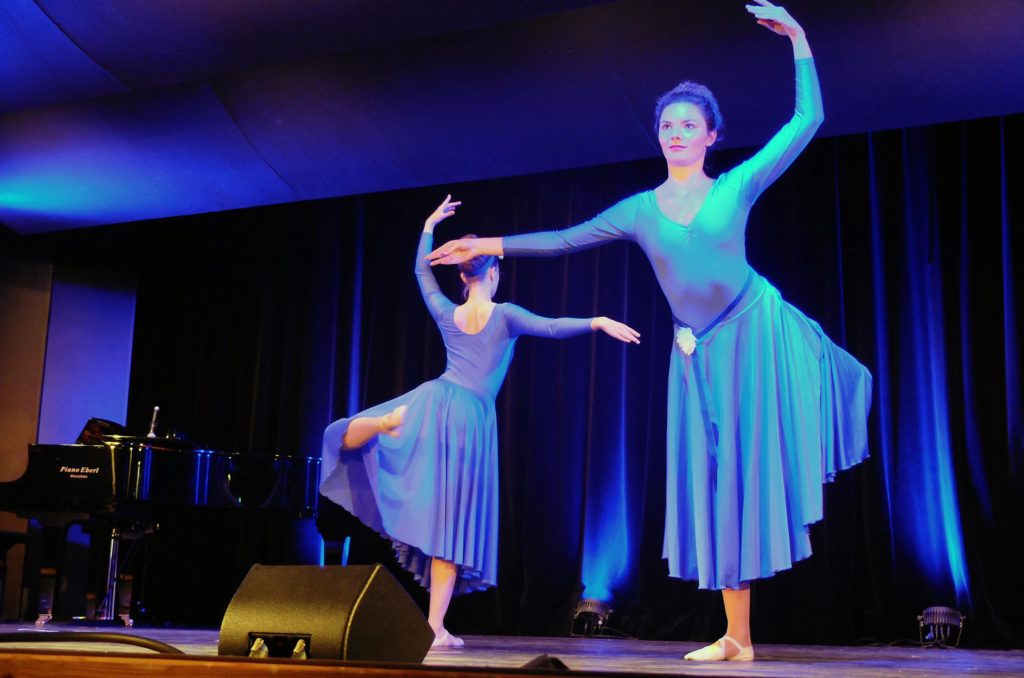 Lisa Strohmeier und Desiree Bräuner vom "Ballett am See"