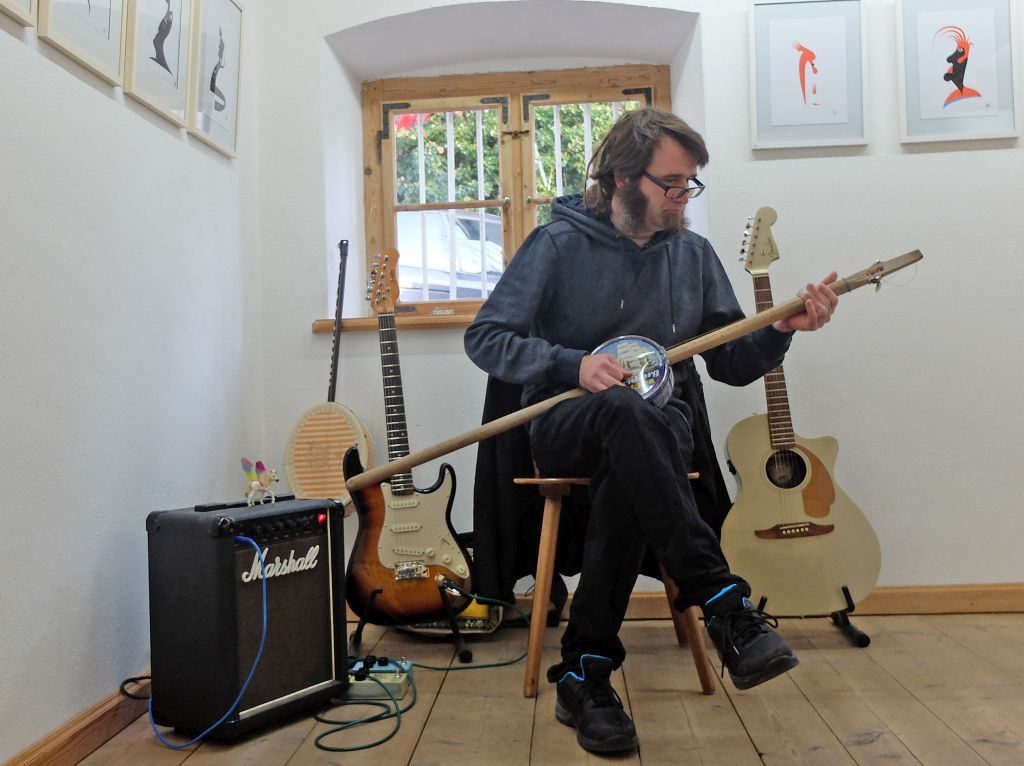 Riccardo Milazzo spielt Diddle Bow