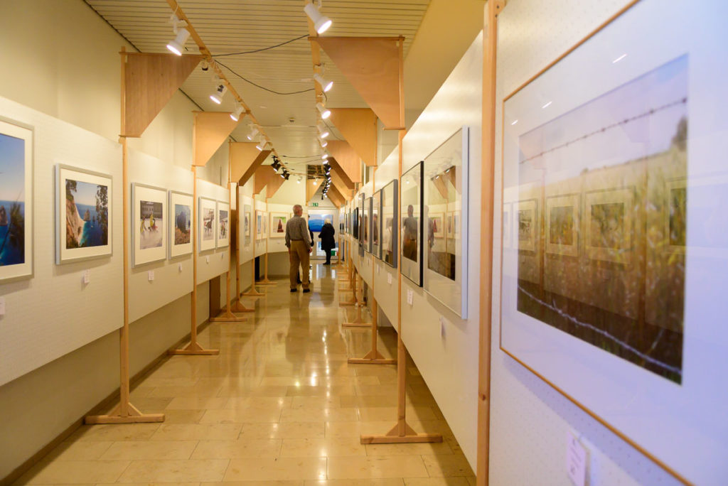 Blick in die Fotoausstellung in Parsberg