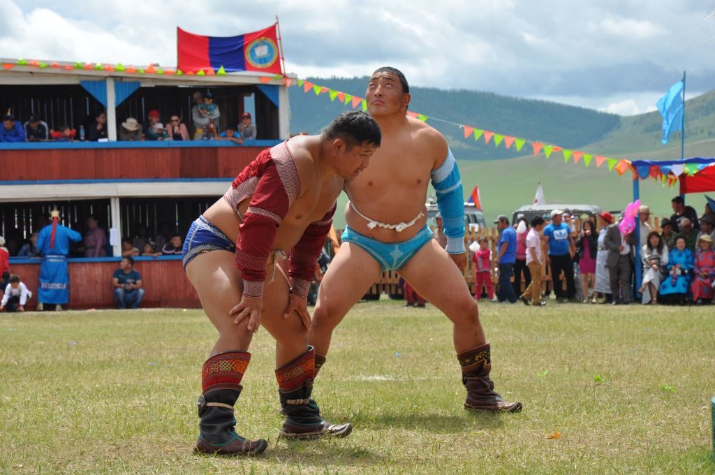 Ringer Naadam auf dem Land in Tonsontsengel - Leo Purmann