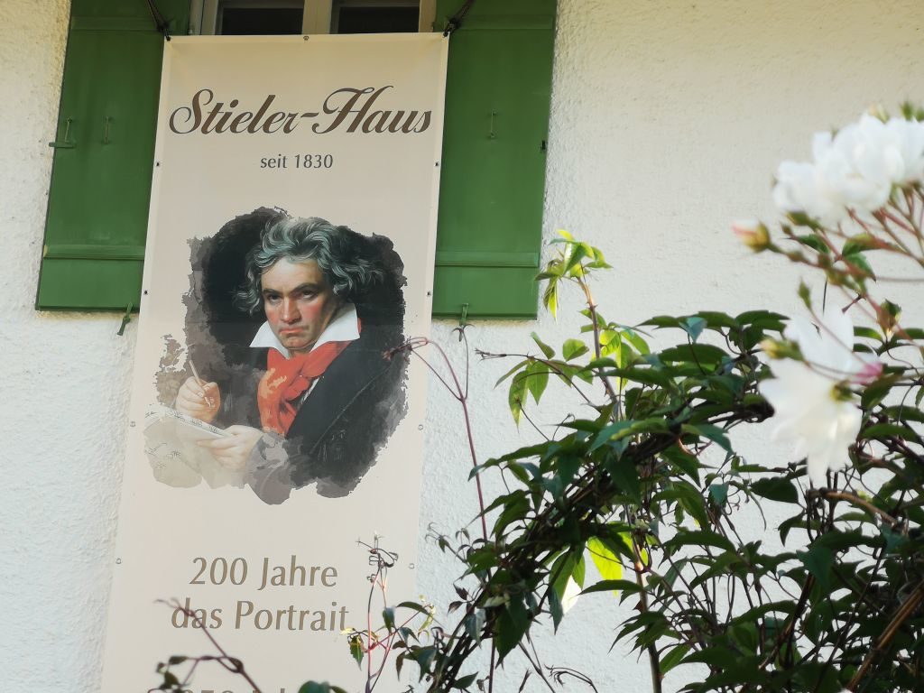  Joseph Stieler am Tegernsee - sein berühmtes Beethoven-Porträt wird heuer 200 Jahre alt, Grund für das Stielerhaus, zu feiern