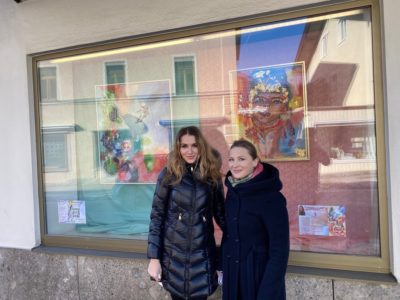 Rebecca Breg, Kunst im Schaufenster