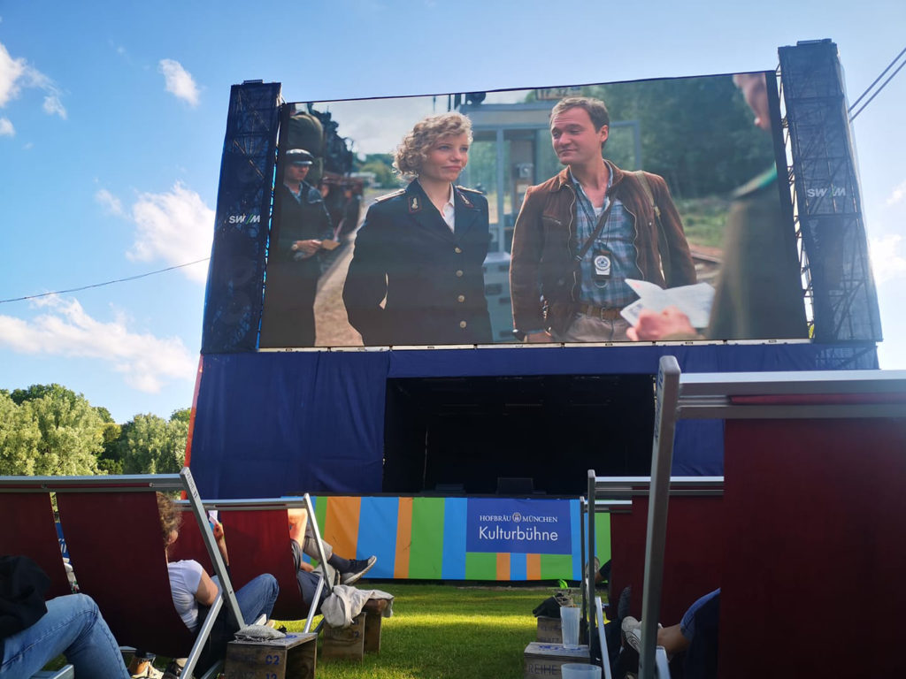 Dreieinhalb Stunden - Premiere des gleichnamigen Films "3 1/2 Stunden" beim Filmfest München - open air im Olympiapark München