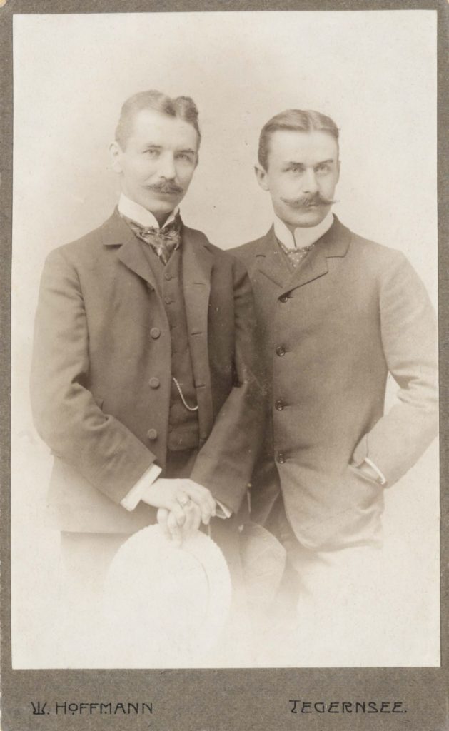 Dichterfreunde Kurt Martens und Thomas Mann (v.l.) im Jahr 1900, fotogafiert in Tegernsee