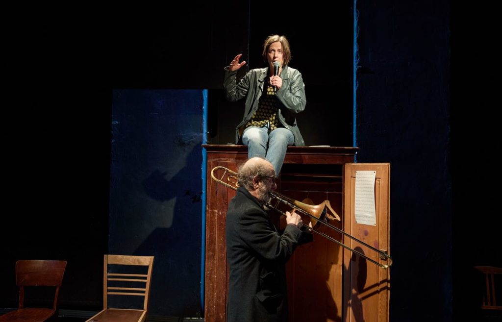 Julia Wahren und Sebi Tramontana in "Alex"