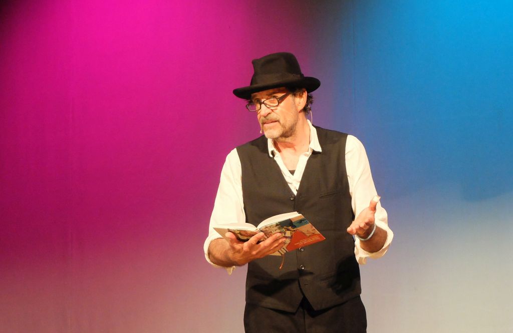 Helmfried von Lüttichau Solo liest: "Was mach ich wenn ich glücklich bin