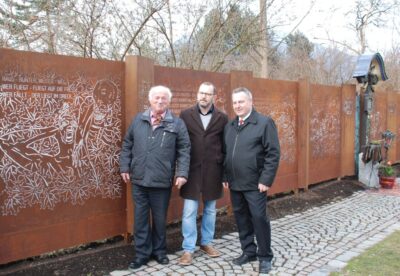 Hans Guggenberger, Markus Thurner und Martin Reiter bei der Eröffnung des ersten Totentanzzyklus