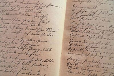 Ganze Passagen in Sütterlinschrift warten noch darauf, entschlüsselt zu werden.