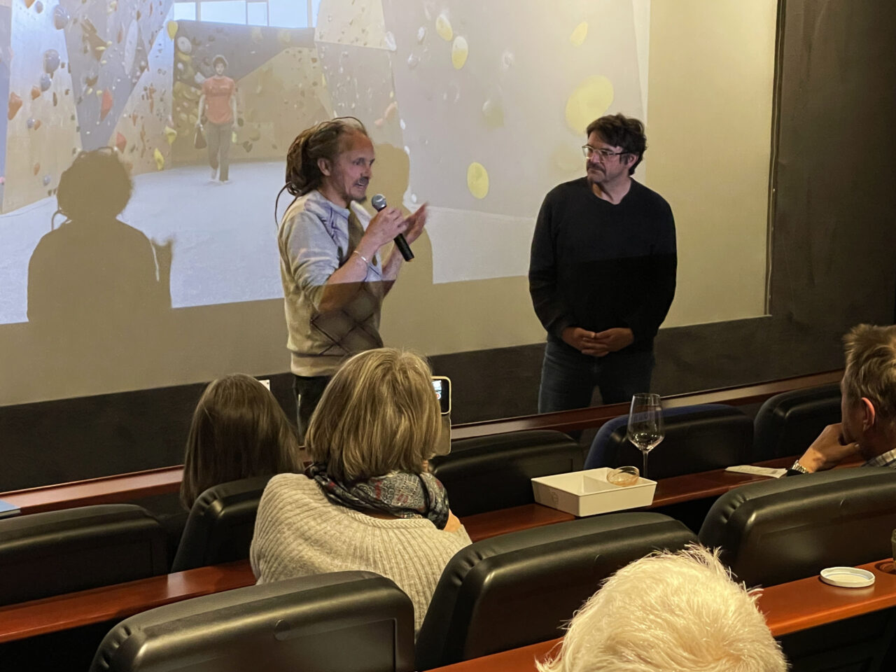Regisseur Harry Putz (li.) und der neue Festivalleiter Tom Dauer beim Klimafrühling im Kino am Tegernsee