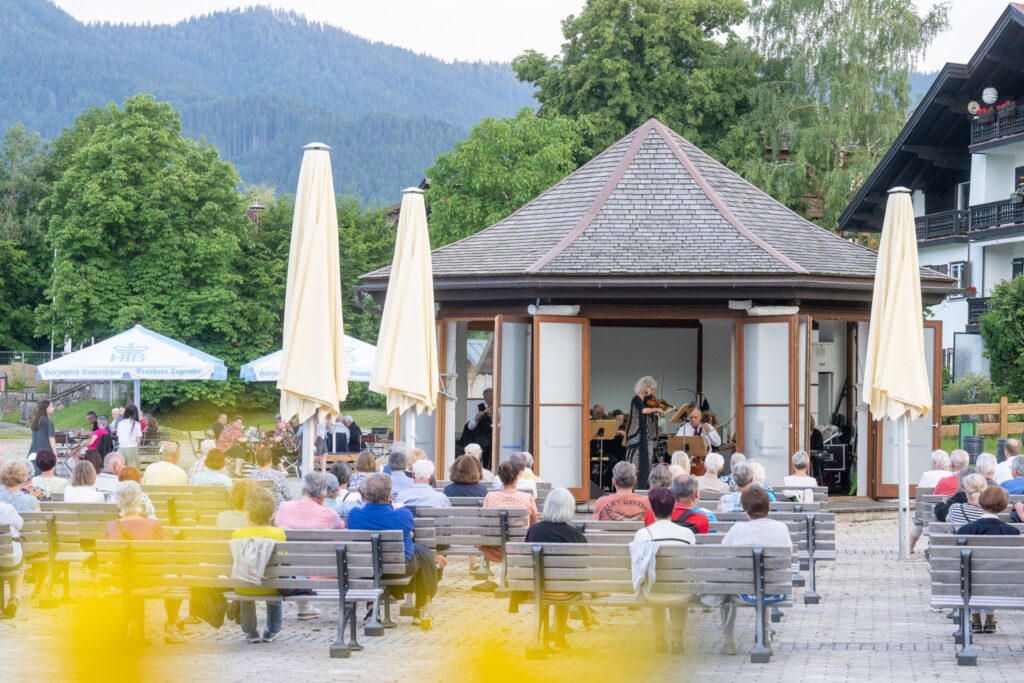 Salonorchester an der Wiesseer Seepromenade