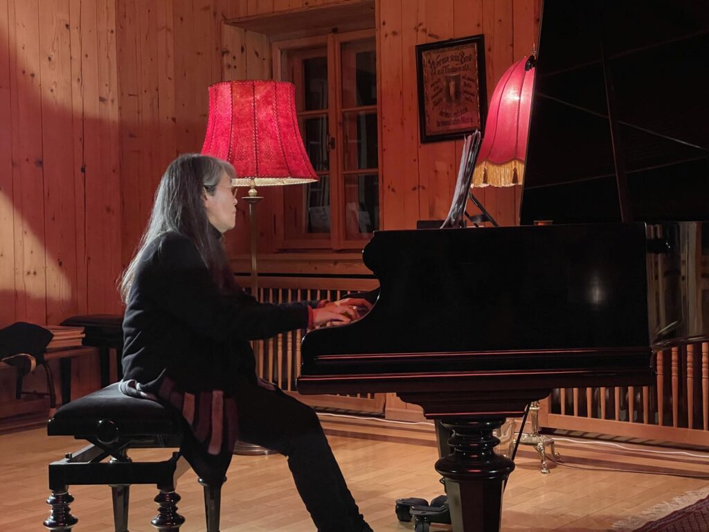 Masako Ohta am Bechstein Flügel