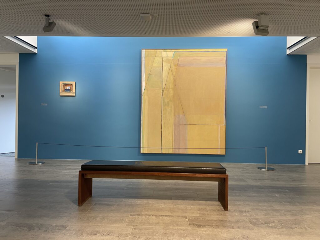 Blick in die Ausstellung: „Ocean Park #44“ von Richard Diebenkorn (1922 - 993)
