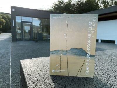 neuer Sammlungsführer des Olaf Gulbransson Museums - vor dem Museum aufgenommen