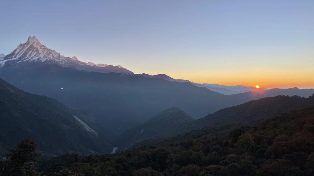 Aussicht von Tadapani auf die Sieben- und Achttausender