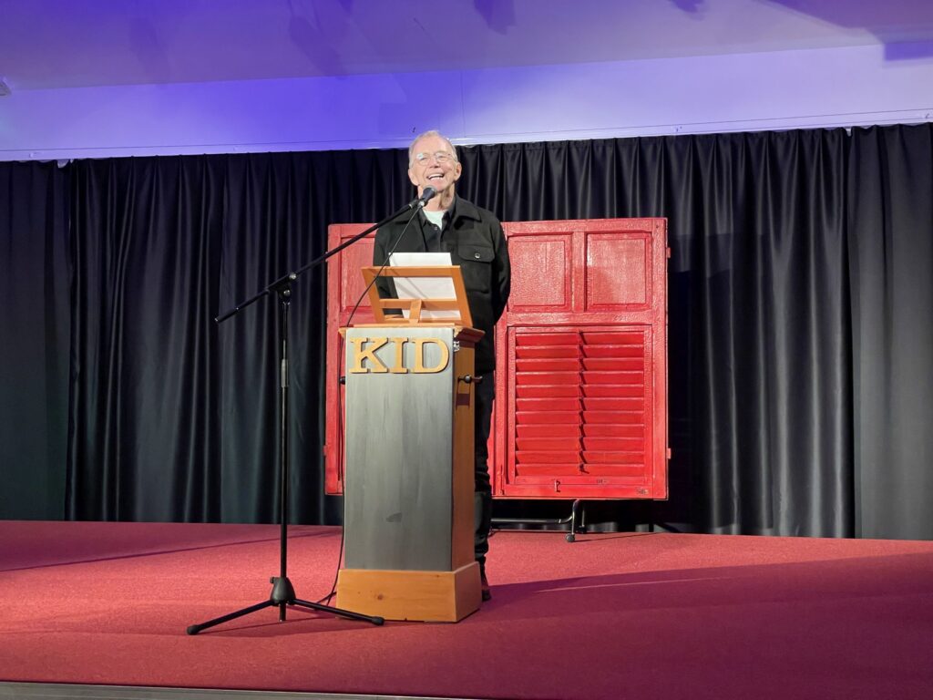 Obmann Reinhard Obermeir eröffnet die Ausstellung im Gerhard-Bosak-Saal