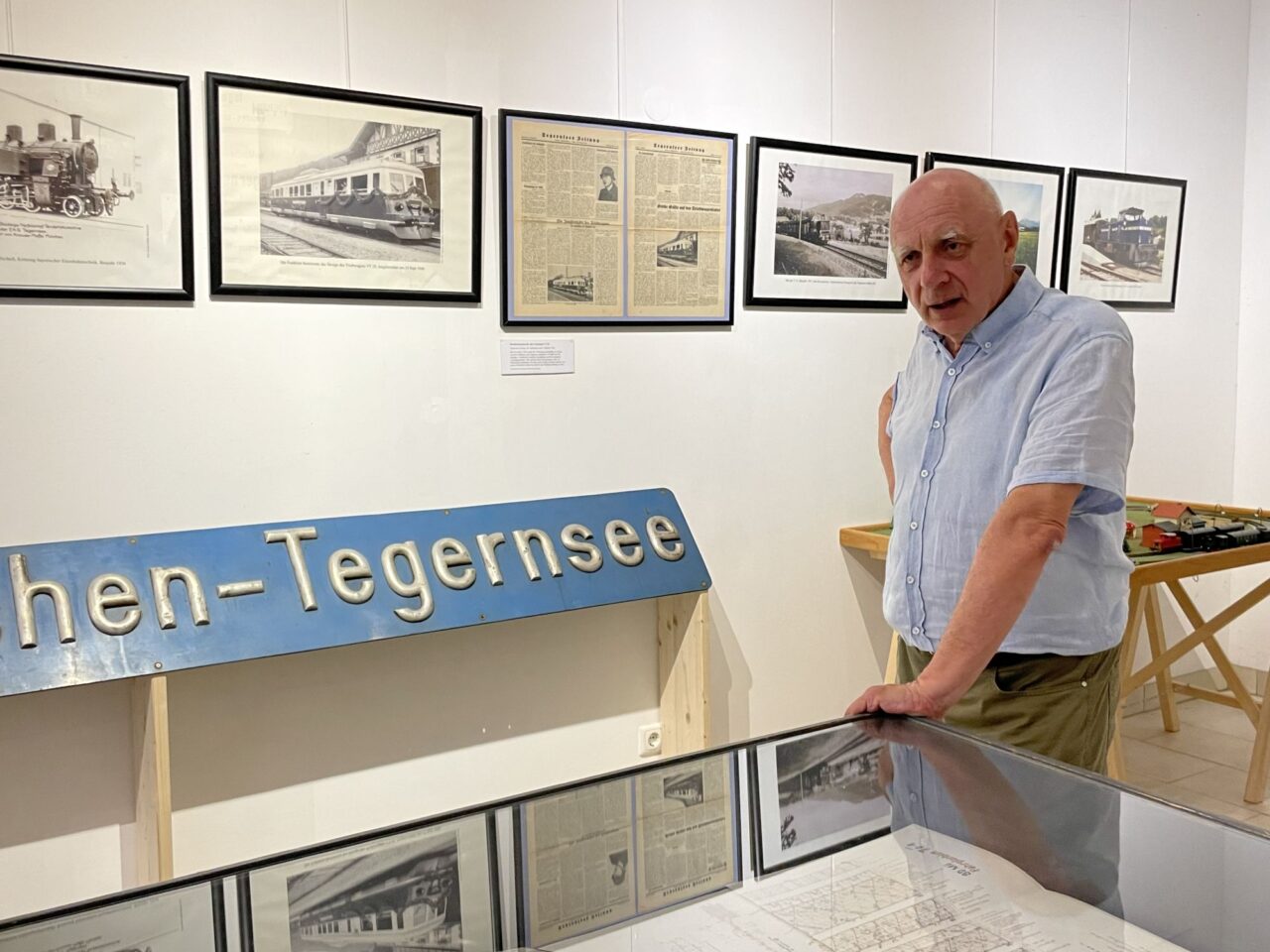 Museumsleiter Edmund Schimeta hat eine Leidenschaft für die Eisenbahngeschichte am Tegernsee